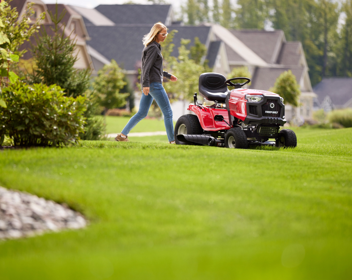 Tondeuse autoportée Troy-Bilt 92T-R Select – 382 cm³, éjection arrière avec bac, tracteur tondeuse puissant et polyvalent - immagine 2